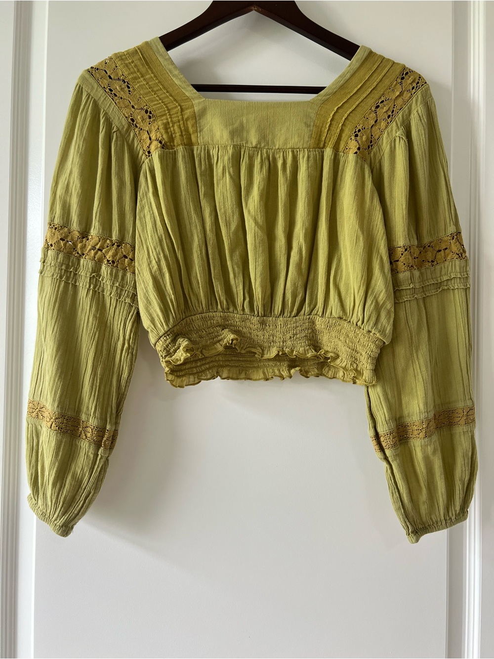 American Eagle Boho Festival Green Lace Smocked Waist Long Sleeve Crop Blouse XS - Picture 3 of 9